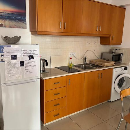 Vip Resort Apartment On Makenzie Beach Larnaca Exterior foto