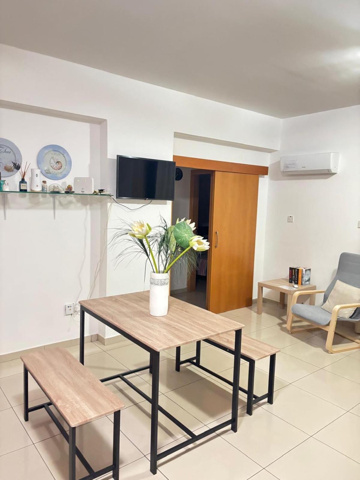 Vip Resort Apartment On Makenzie Beach Larnaca Exterior foto
