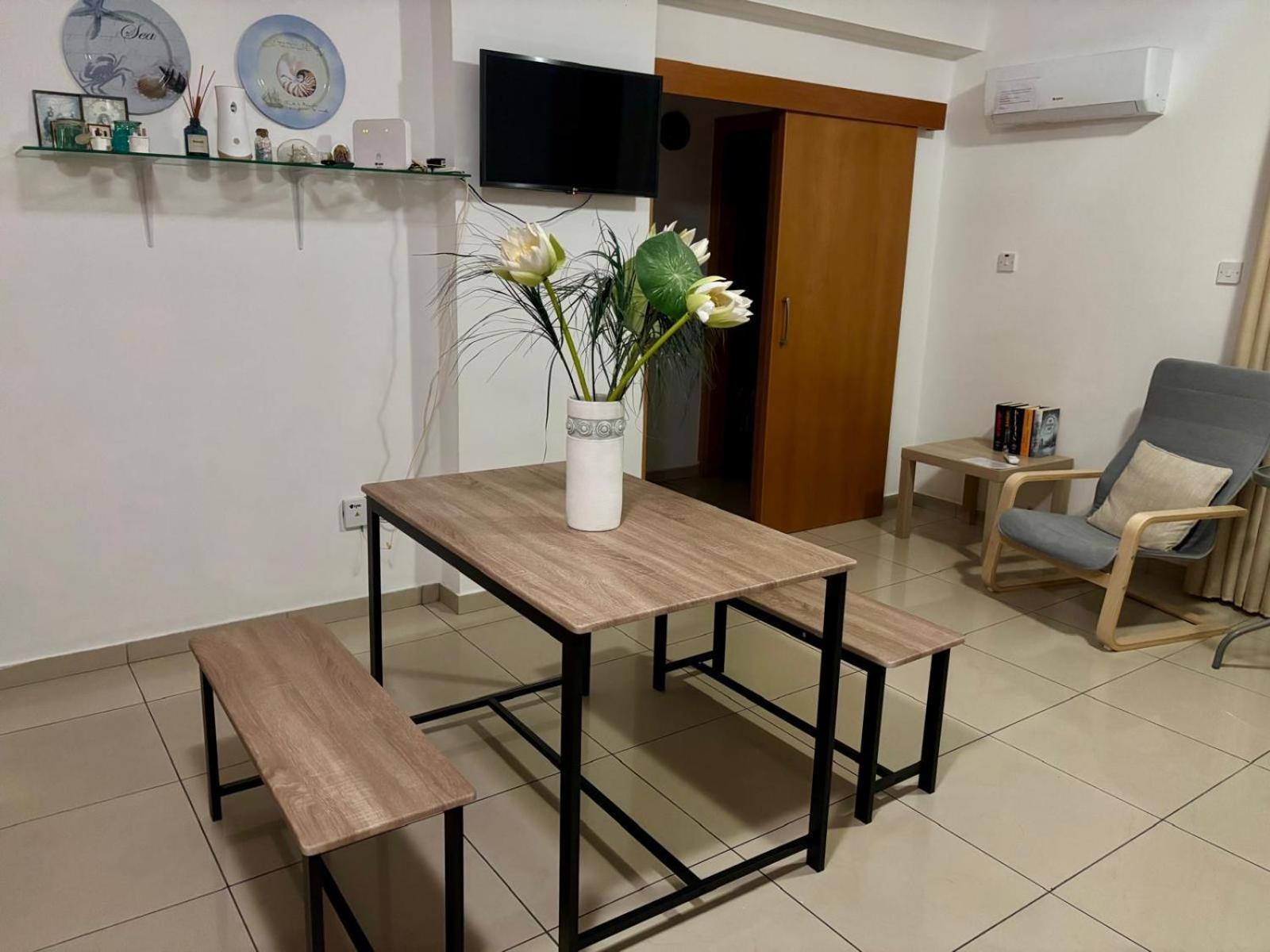 Vip Resort Apartment On Makenzie Beach Larnaca Exterior foto