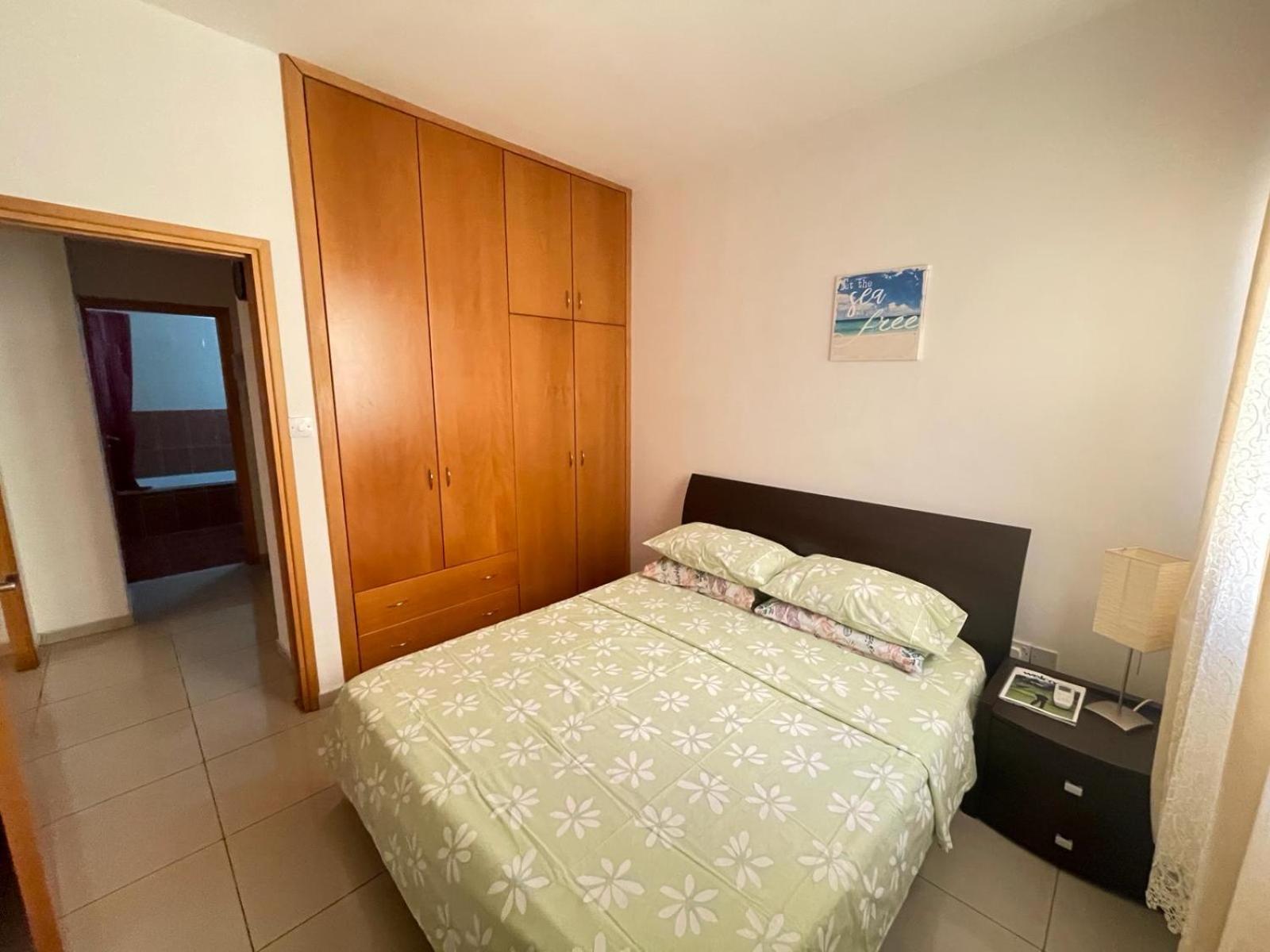 Vip Resort Apartment On Makenzie Beach Larnaca Exterior foto